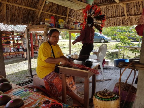 Marché / fête amérindien aux environs de Cayenne